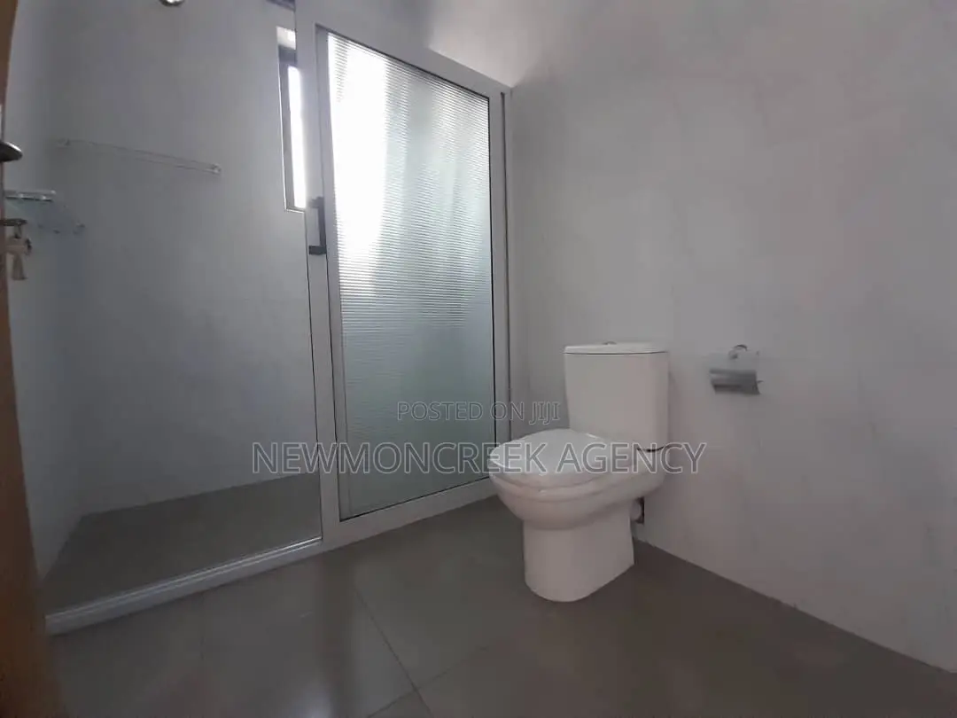 3bdrm Duplex in Botwe,Melcom Rd., Accra Metropolitan for sale
