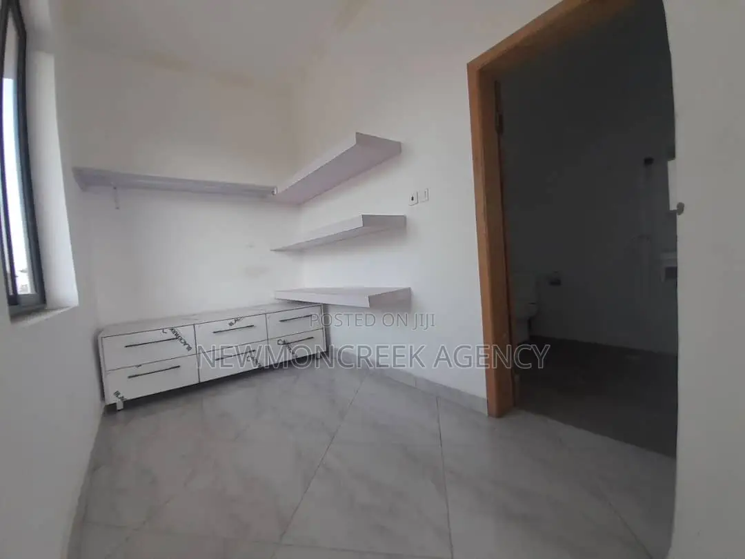 3bdrm Duplex in Botwe,Melcom Rd., Accra Metropolitan for sale