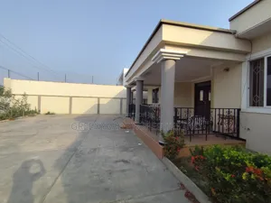 4bdrm House in A&C Mall, East Legon for rent