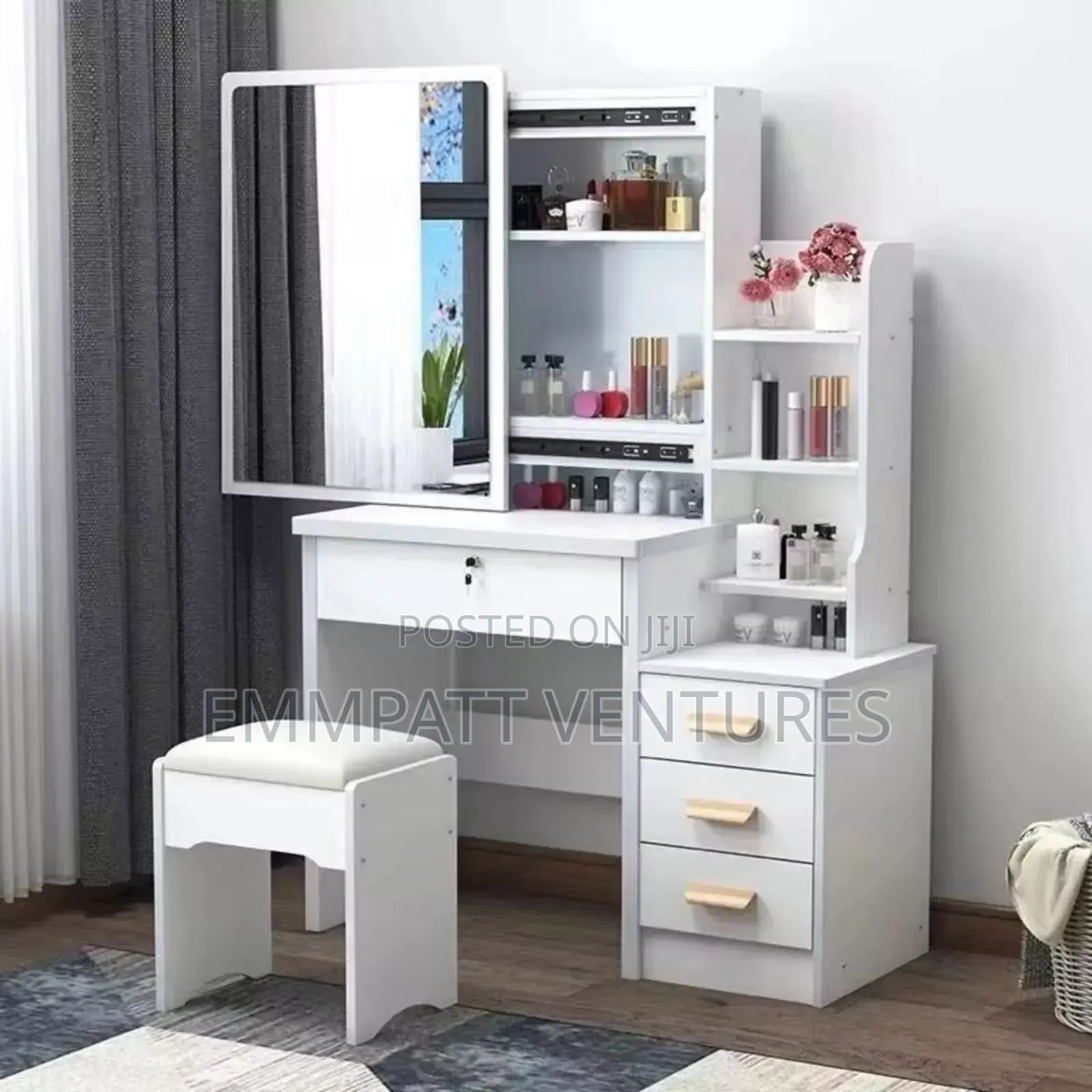 Lovely Dressing Mirror Set
