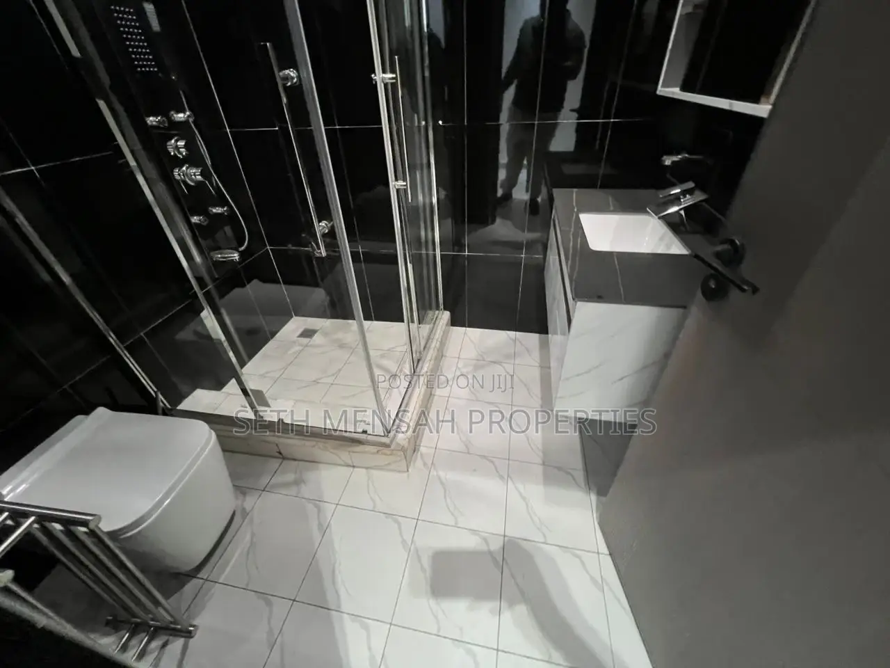 4bdrm House in Skm, West Legon for sale