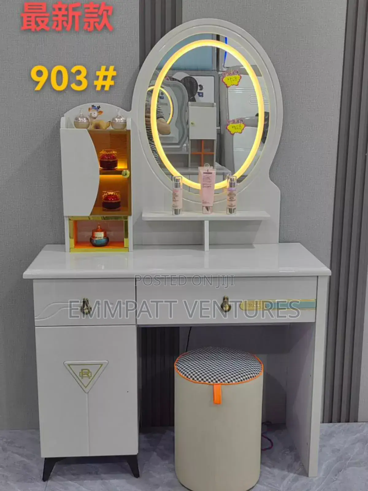 Modernized Dressing Mirror Set