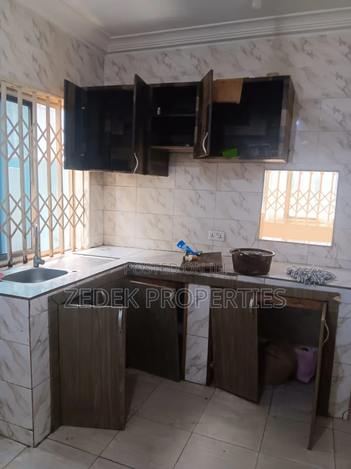 3bdrm Apartment in Kwabennya, Ga East Municipal for rent