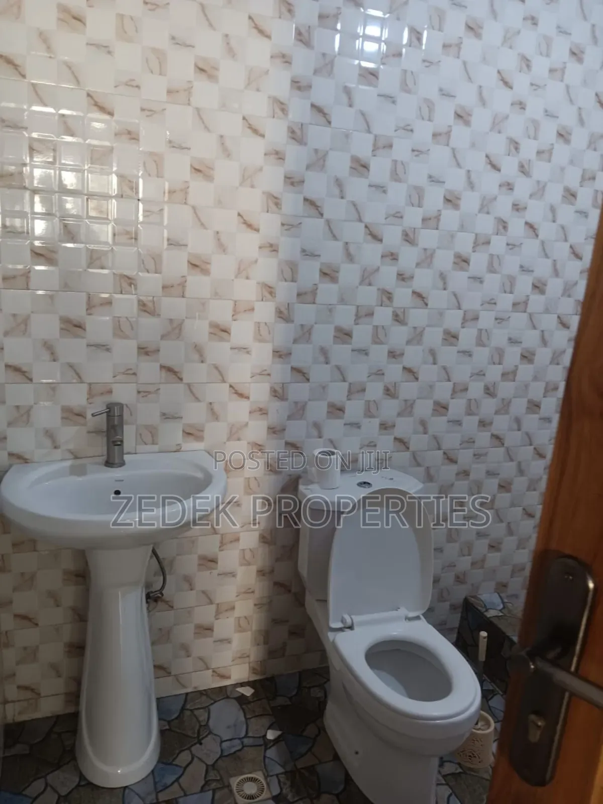 3bdrm Apartment in Kwabennya, Ga East Municipal for rent