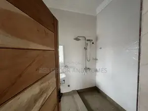 3bdrm House in Bee Decor & Homes, Old Ashomang for rent