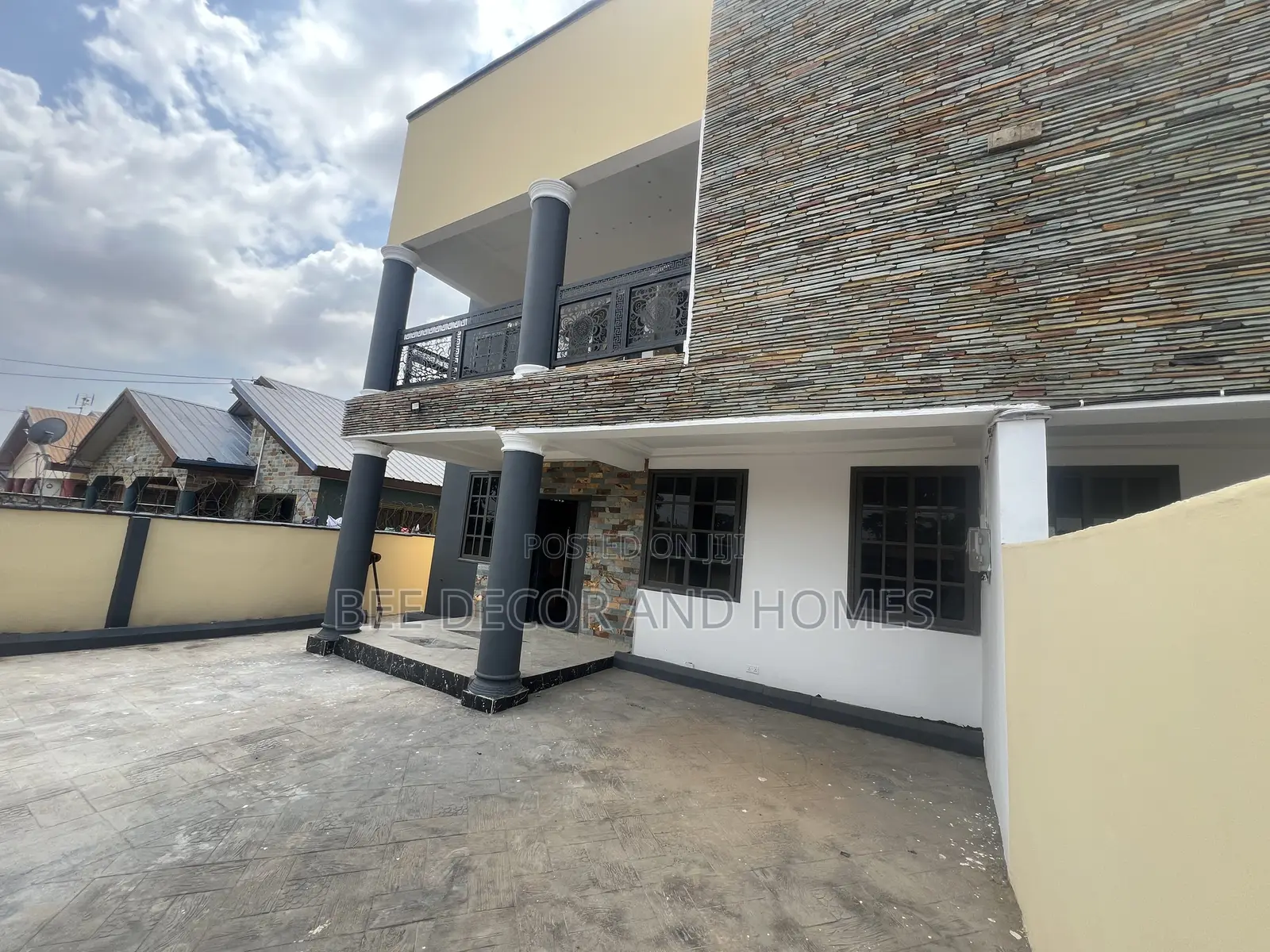 3bdrm House in Bee Decor & Homes, Old Ashomang for rent