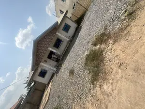 3bdrm House in Bee Decor & Homes, Adenta for rent