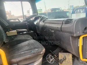 Hyundai Ex8 (Garbage Truck)