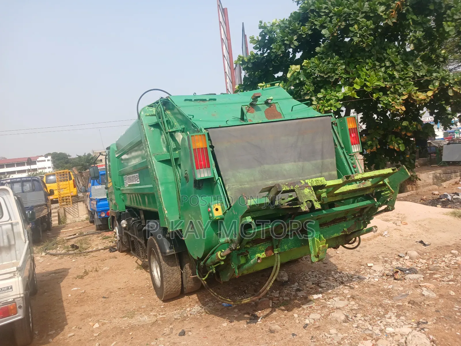 Hyundai Ex8 (Garbage Truck)