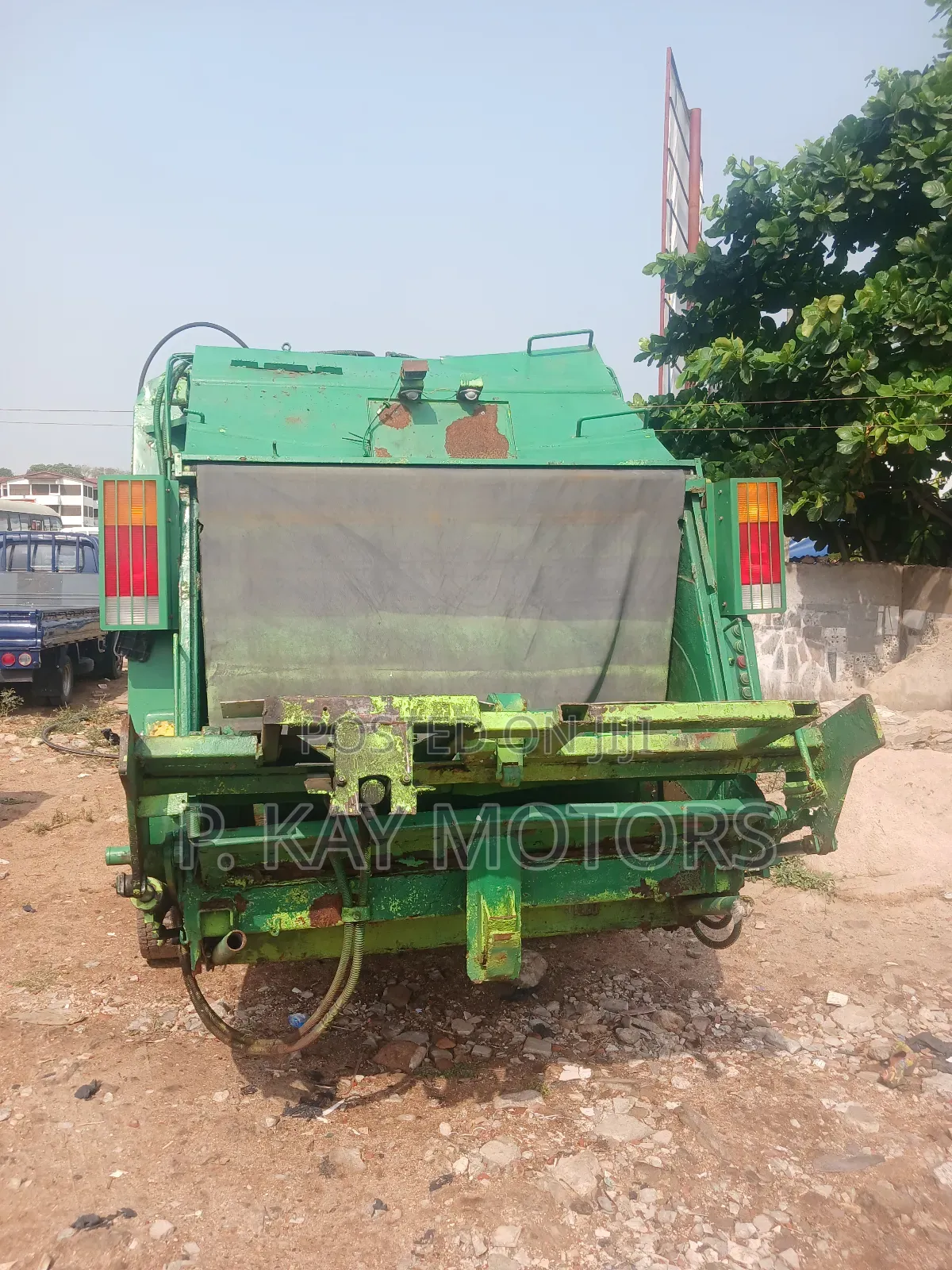 Hyundai Ex8 (Garbage Truck)