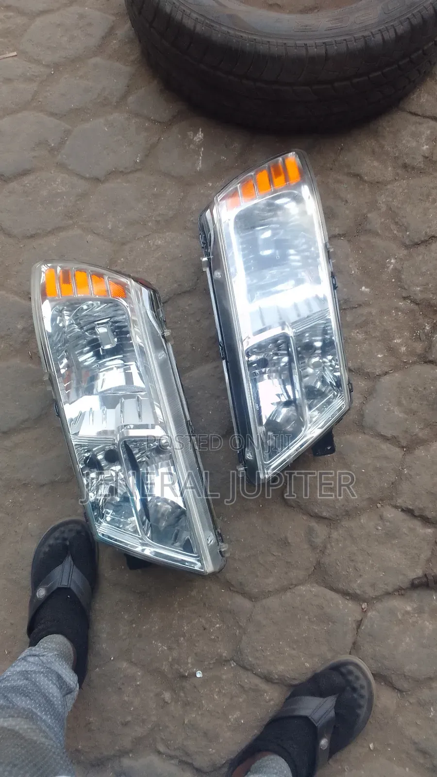 Dodge Journey Headlight Pair.