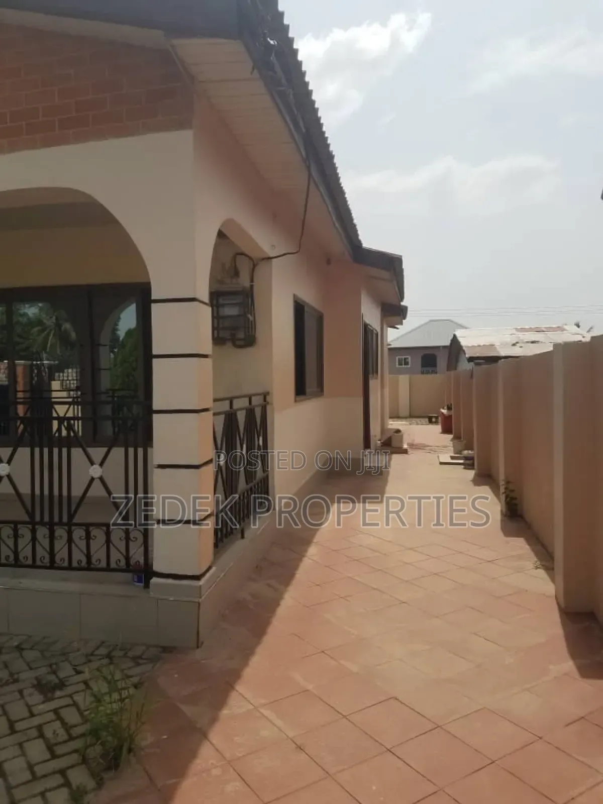 3bdrm House in Ablekuma Olebu for rent