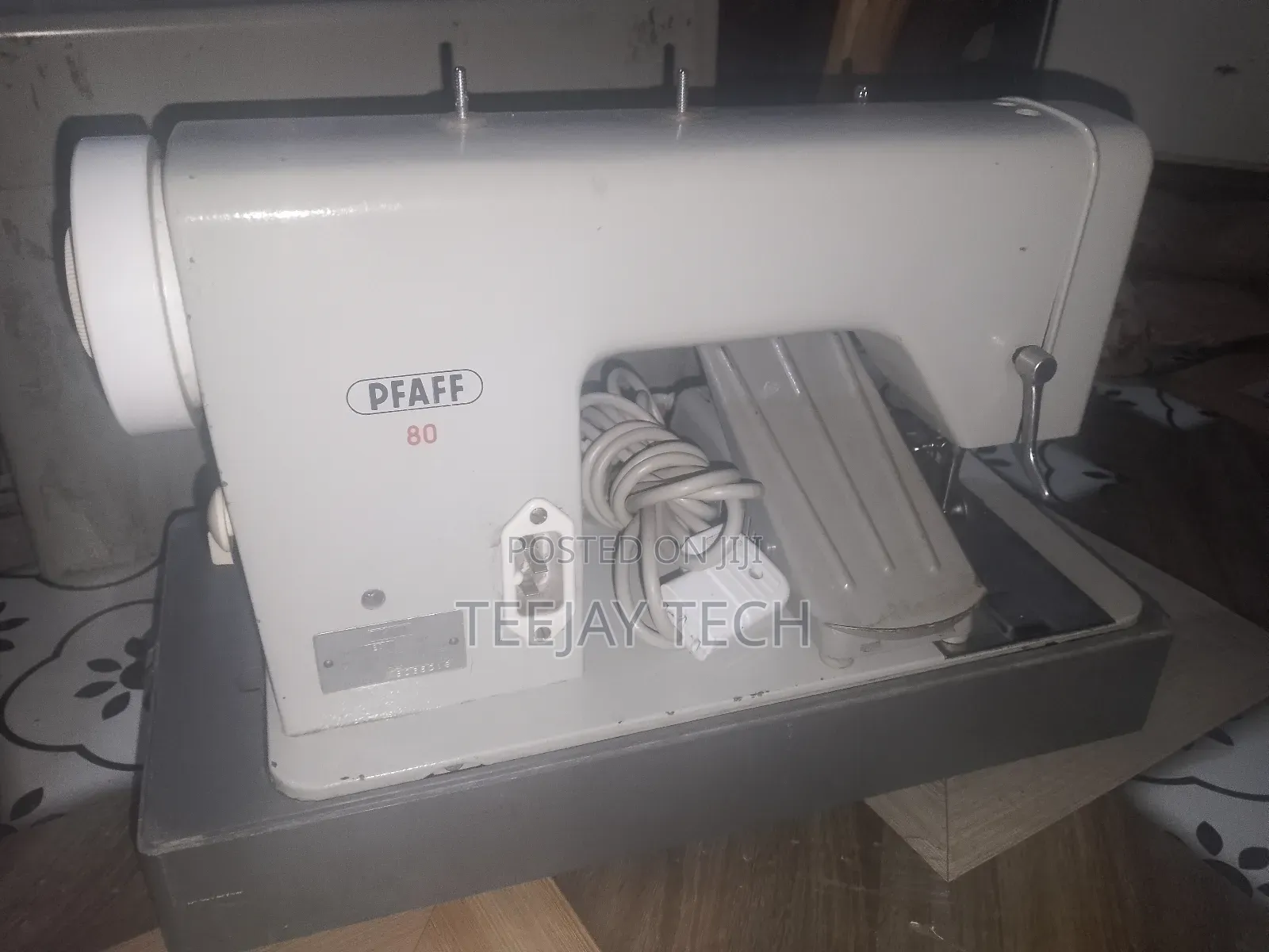 Sewing Machine (Pfaff)