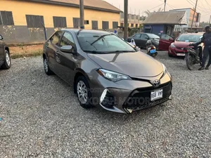 Photo - Toyota Corolla 2017 Gray
