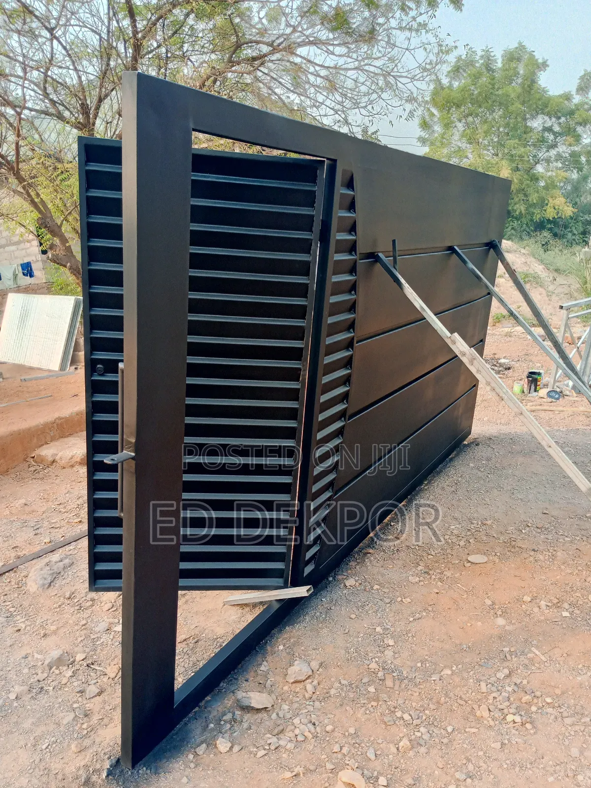 Side Circle Design Gate