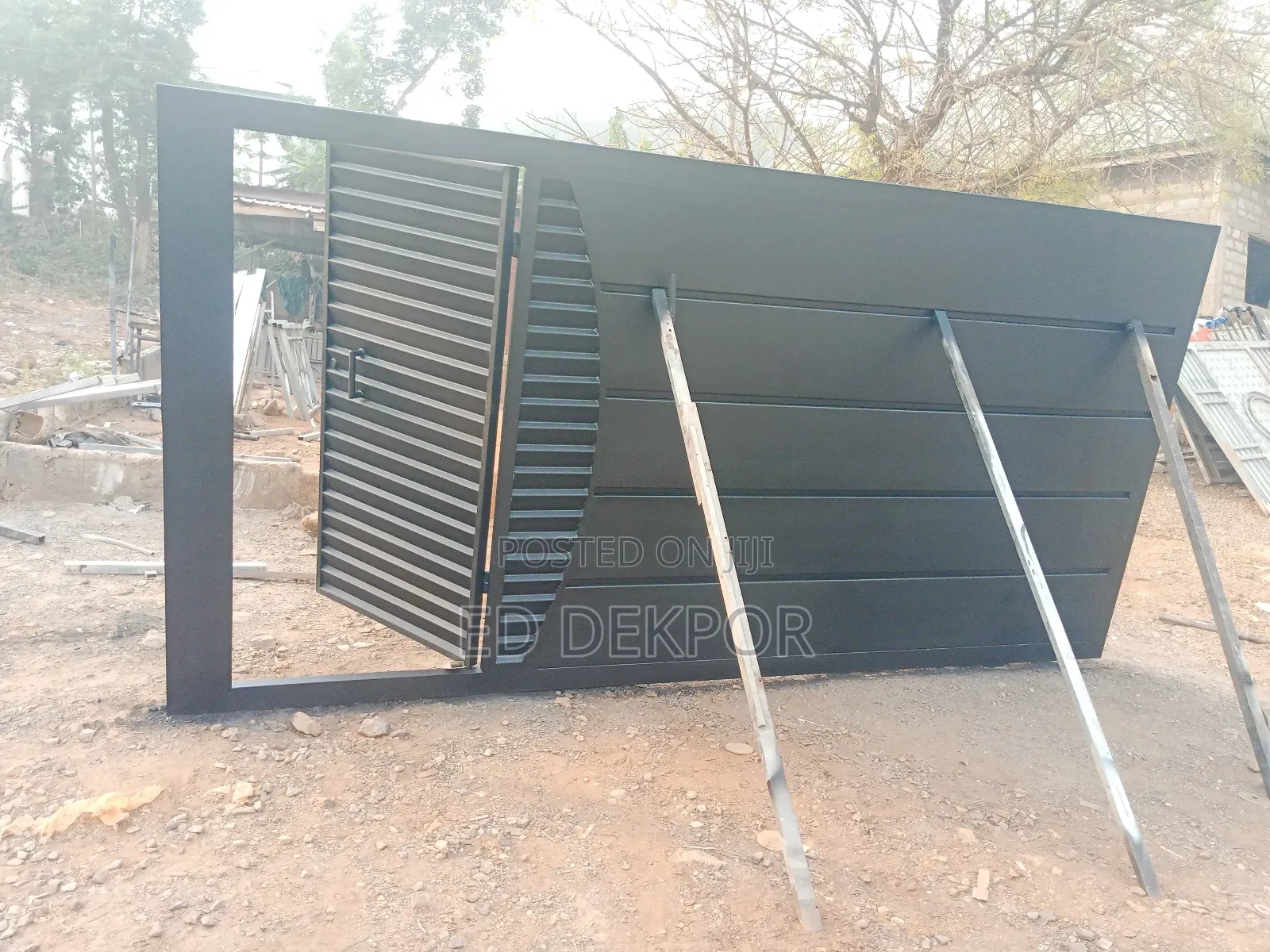 Side Circle Design Gate