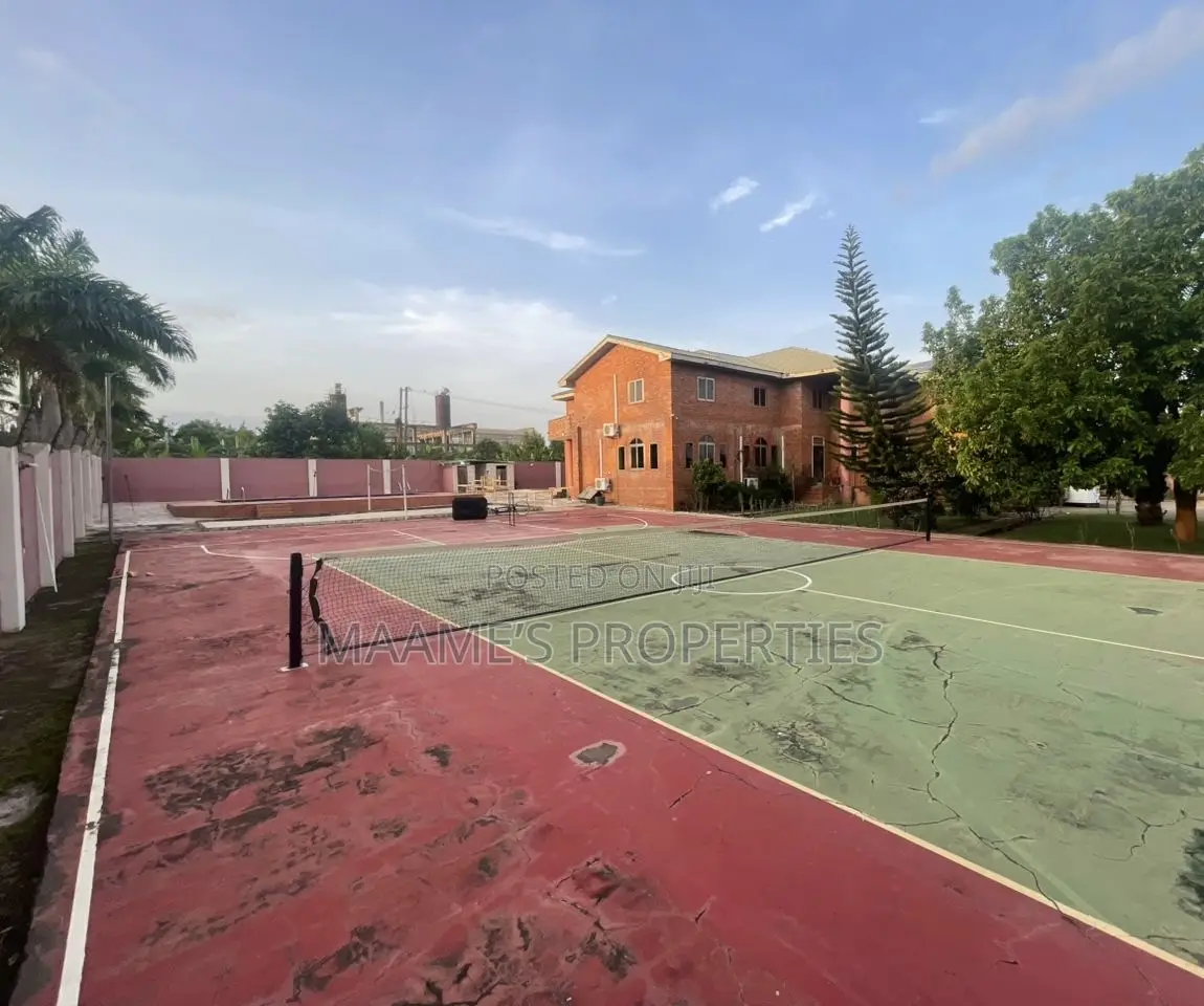 10bdrm Mansion in Pokuase for sale
