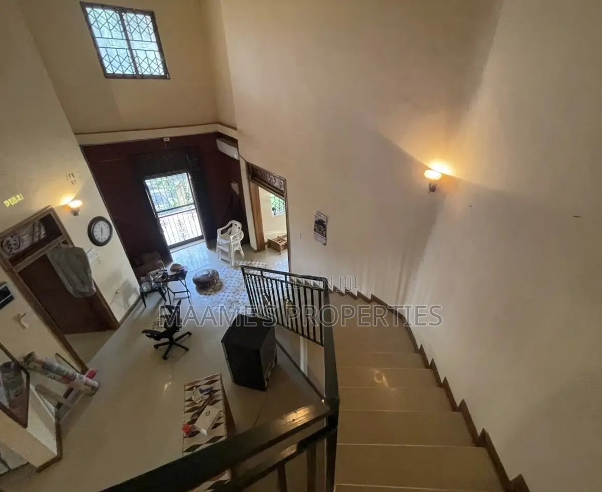 10bdrm Mansion in Pokuase for sale
