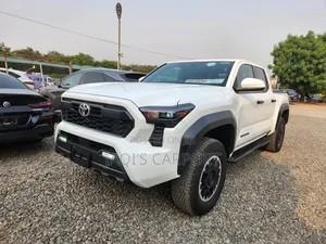 Photo - Toyota Tacoma SR5 Double Cab 5' Bed AT 2024 White