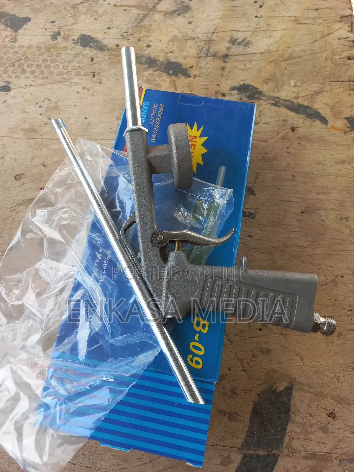 Under Coating Gun Or Gravitex Gun For Speaker Box And More.