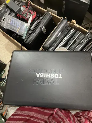 Laptop Toshiba Satellite C665 4GB Intel Core i3 HDD 500GB