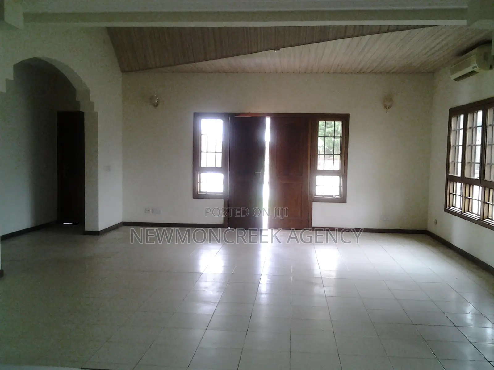 4bdrm Duplex in Gated Estate, Accra Metropolitan for rent