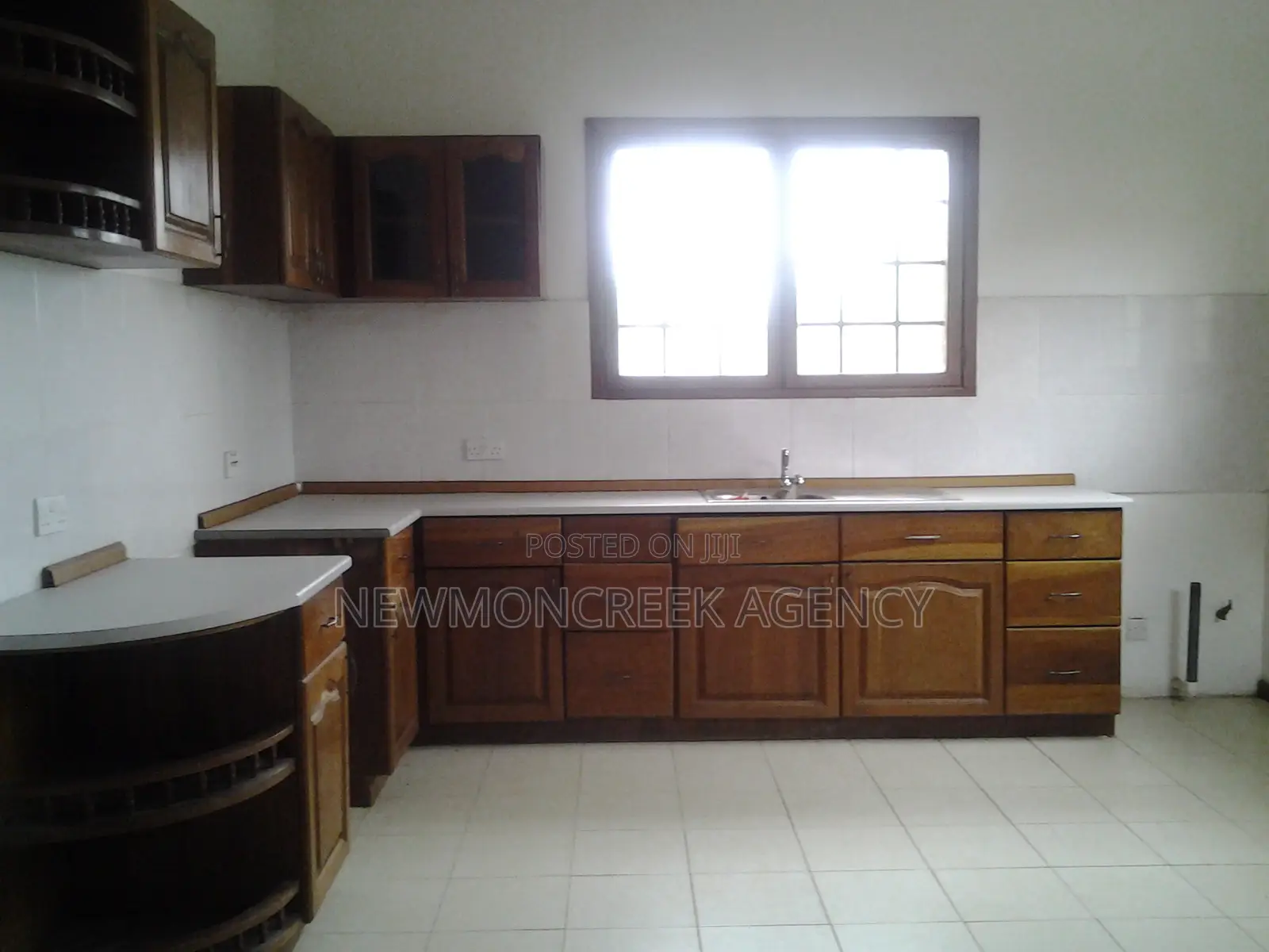 4bdrm Duplex in Gated Estate, Accra Metropolitan for rent