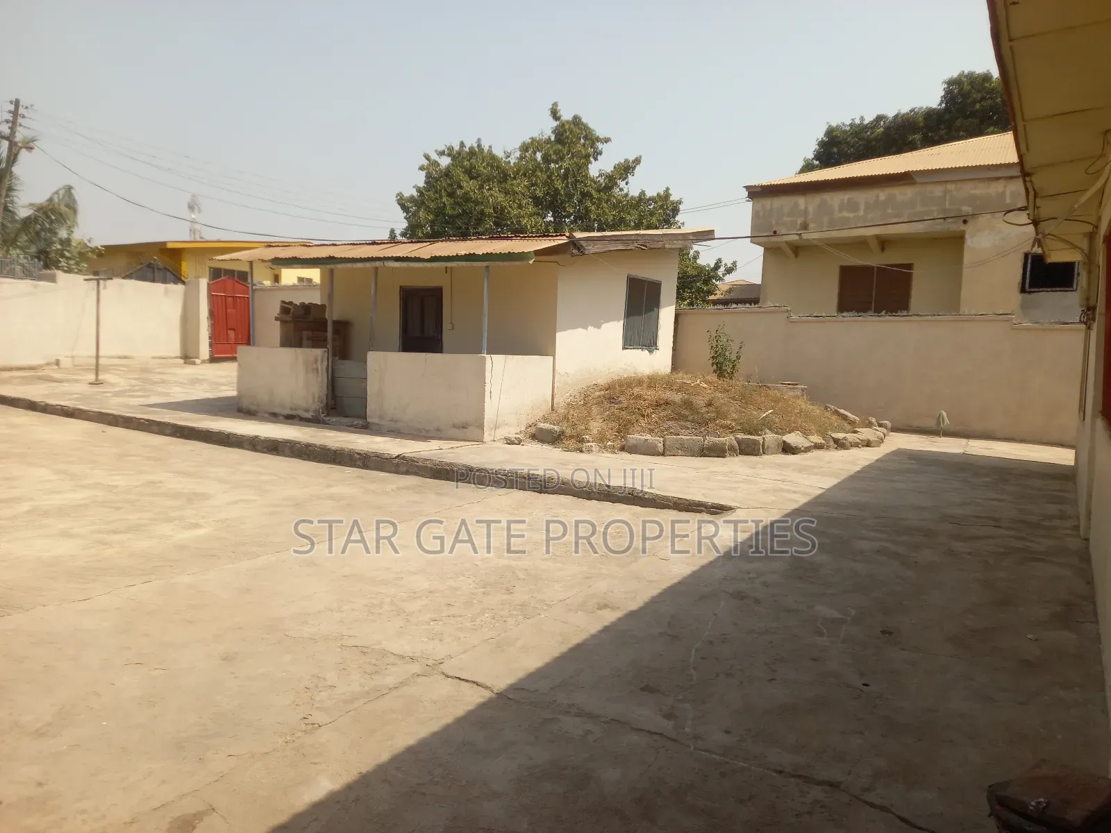 5bdrm House in Kenyasi Abrem, Kumasi Metropolitan for sale