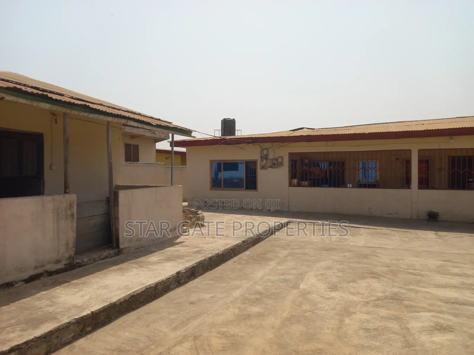 5bdrm House in Kenyasi Abrem, Kumasi Metropolitan for sale
