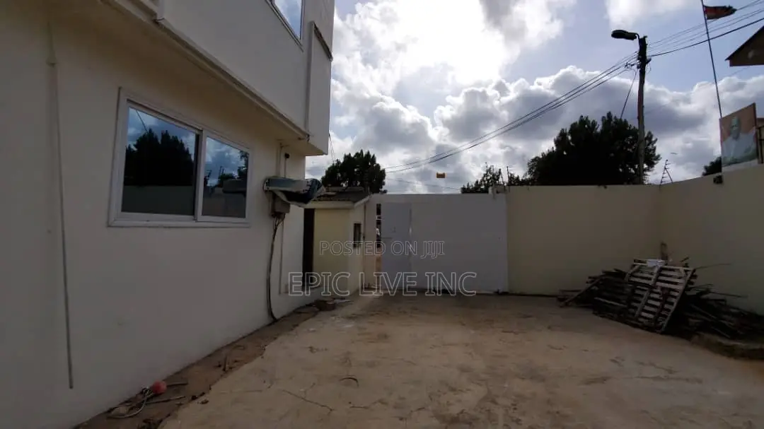 8bdrm Apartment in Labone for rent