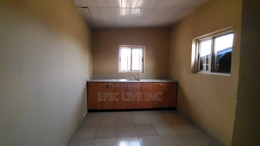 8bdrm Apartment in Labone for rent