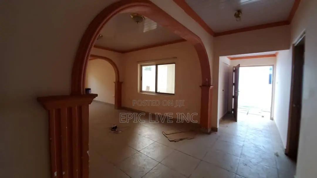 8bdrm Apartment in Labone for rent