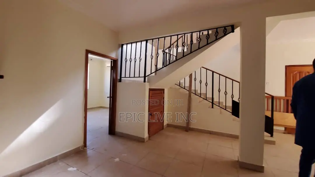 8bdrm Apartment in Labone for rent