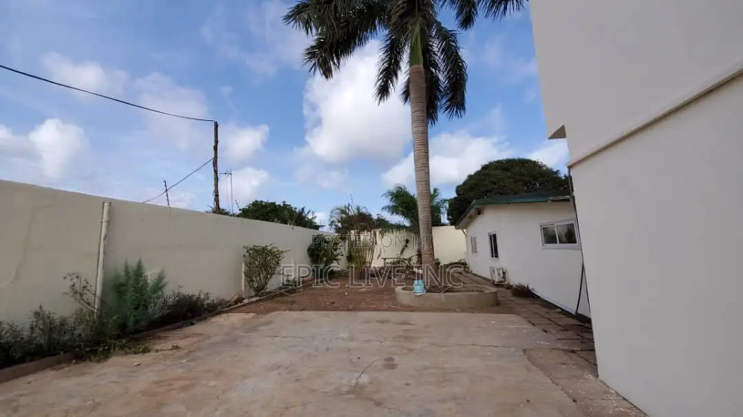 8bdrm Apartment in Labone for rent