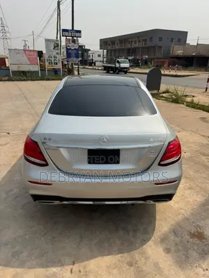 Mercedes-Benz E300 4Matic AWD Sedan (2.0L 4cyl 9A) 2017 Silver