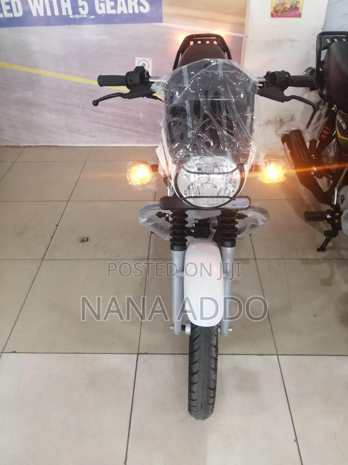 New Bajaj Boxer 125 2024