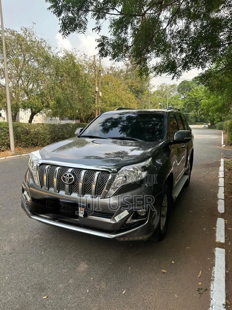 Toyota Land Cruiser Prado 2.8 2017 Gray