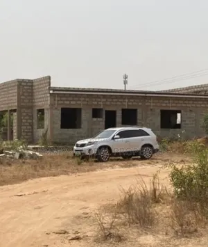 Photo - 3 Bedroom Uncomplicated Building for Sale at Com. 25. ATT
