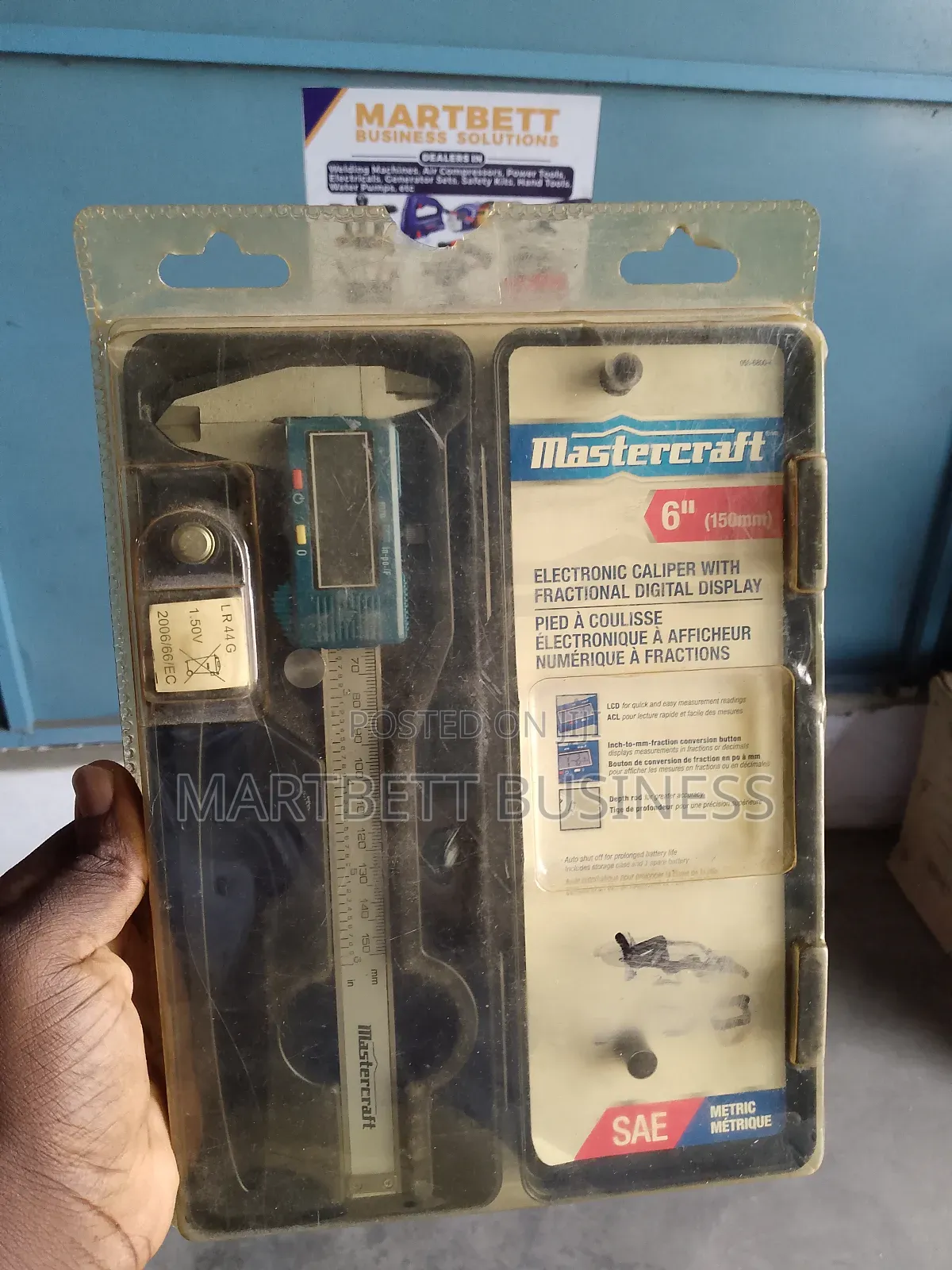 Electronic Caliper With Fractional Digital Display