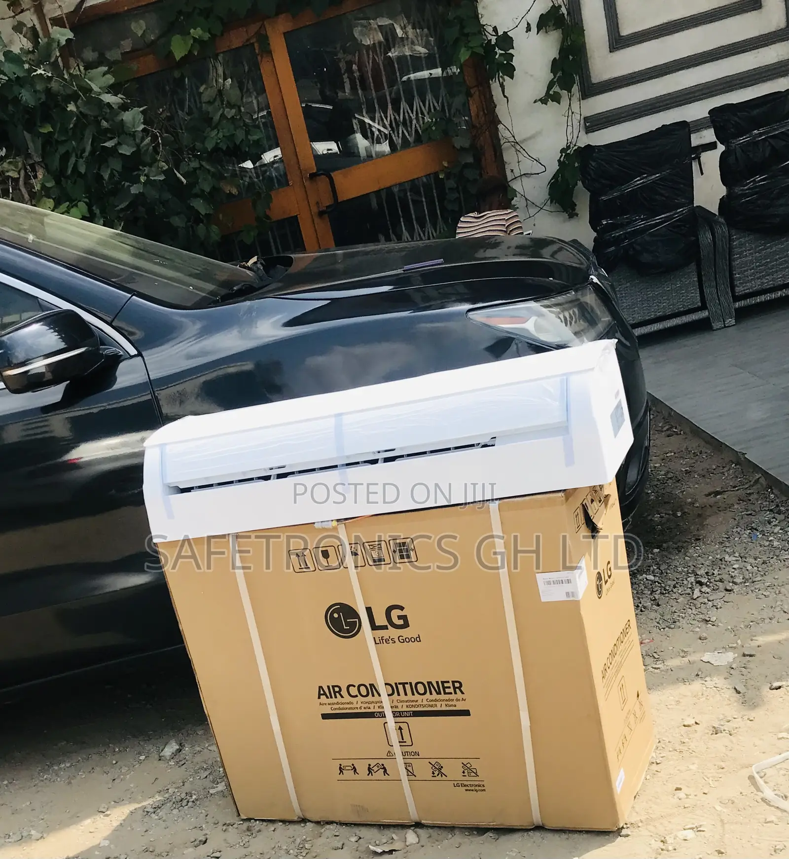 Order White 1.5 HP Split Type Gas LG Airconditioner