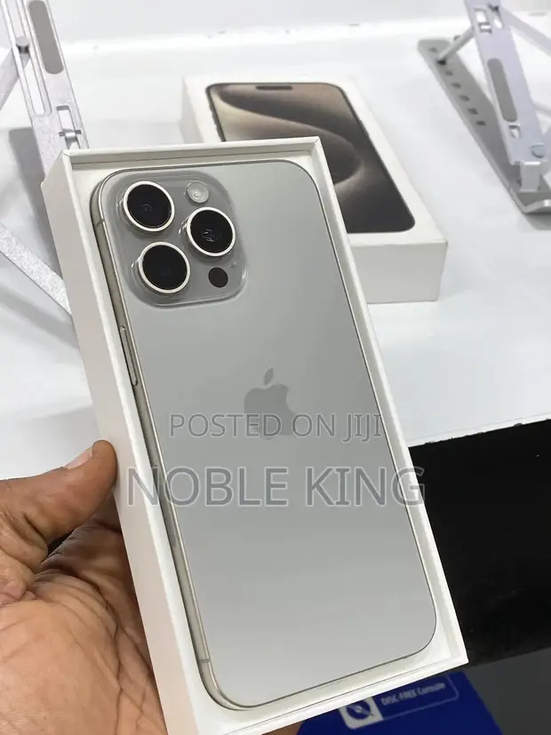 Apple iPhone 15 Pro Max 512 GB Silver in Dzorwulu - Mobile Phones