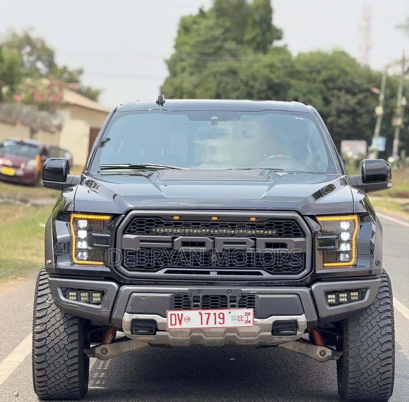 Ford F-150 Raptor 4x4 SuperCrew Cab Styleside 5.5 ft. box 145 in. WB