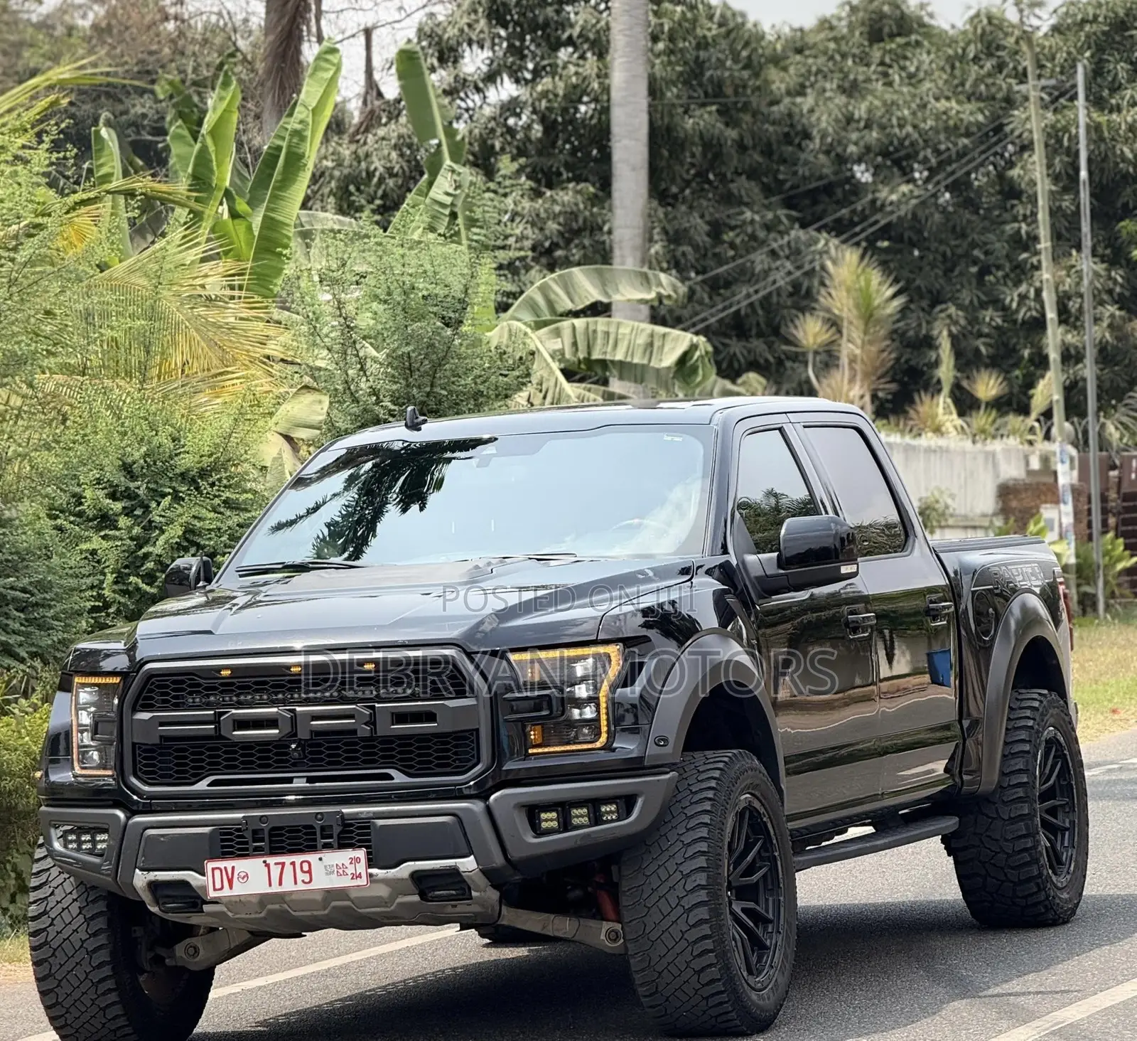 Ford F-150 Raptor 4x4 SuperCrew Cab Styleside 5.5 ft. box 145 in. WB