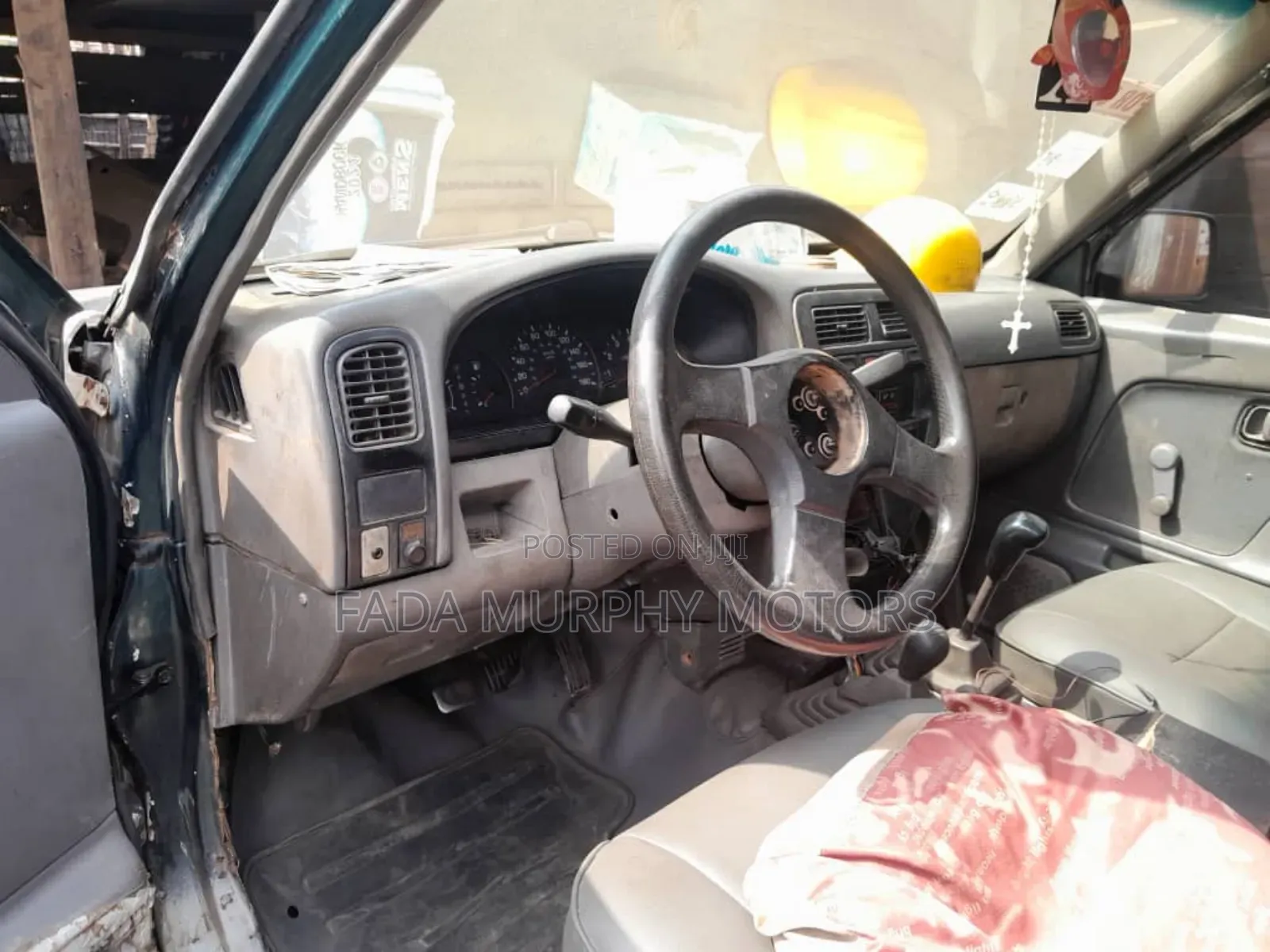 Nissan Hardbody 2000 White