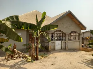 4bdrm House in Kenyasi Bosore, Kumasi Metropolitan for sale