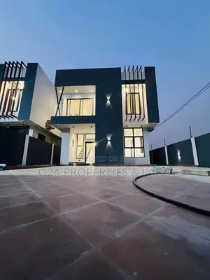 3bdrm House in Adenta Oyarifa, Ghana Flag for sale