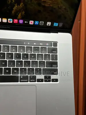 Laptop Apple MacBook Pro 2019 16GB Intel Core I7 SSD 512GB