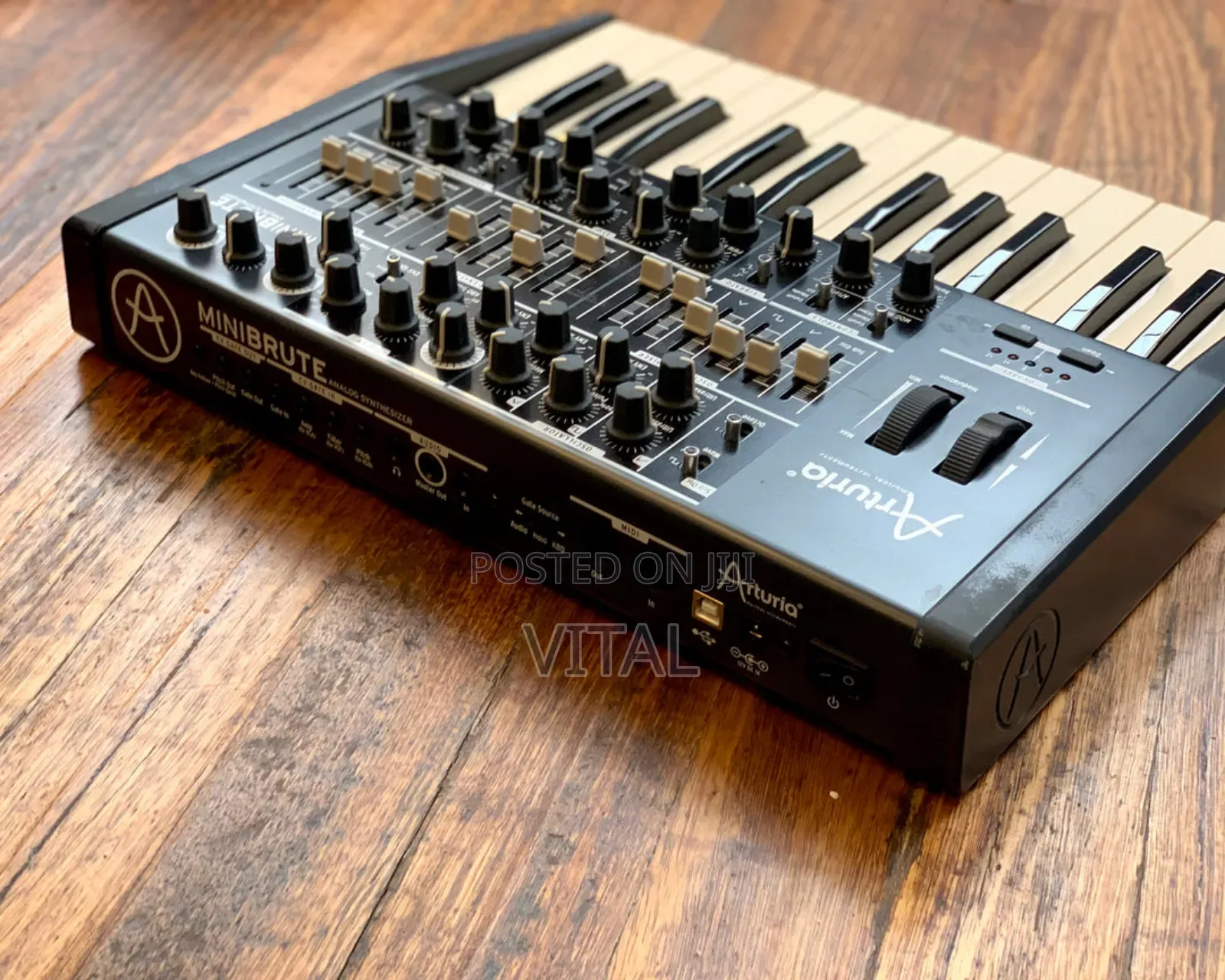 Arturia Minibrute Synthesizer