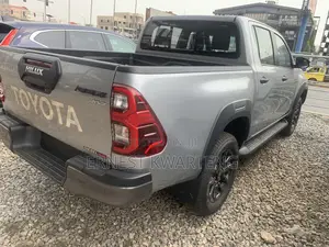 New Toyota Hilux 2023 Gray