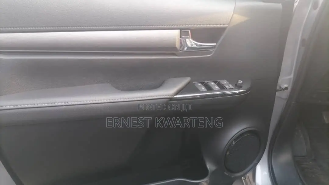 New Toyota Hilux 2023 Gray
